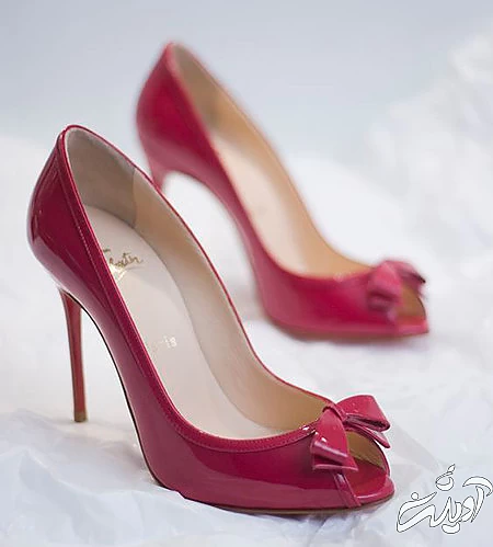 کفش های رنگ مد سال 2023 به رنگ ویوا مگنتو انواع کفش به رنگ مد سال 2023-1402,مدل کفش های رنگ سال 2023-1402,کفش های رنگ ویوا مگنتو